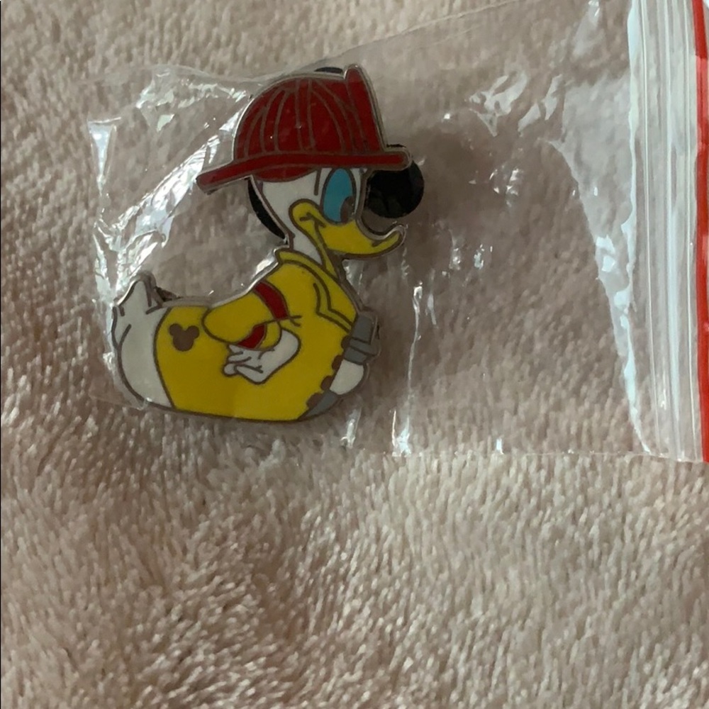 Donald dick fire fighter hidden Mickey pin 2007